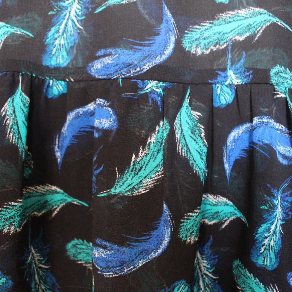 Kira | Sheer Feather Print Ruffle Tank Top | Black/Blue | Pacsun - Picture 2 of 4